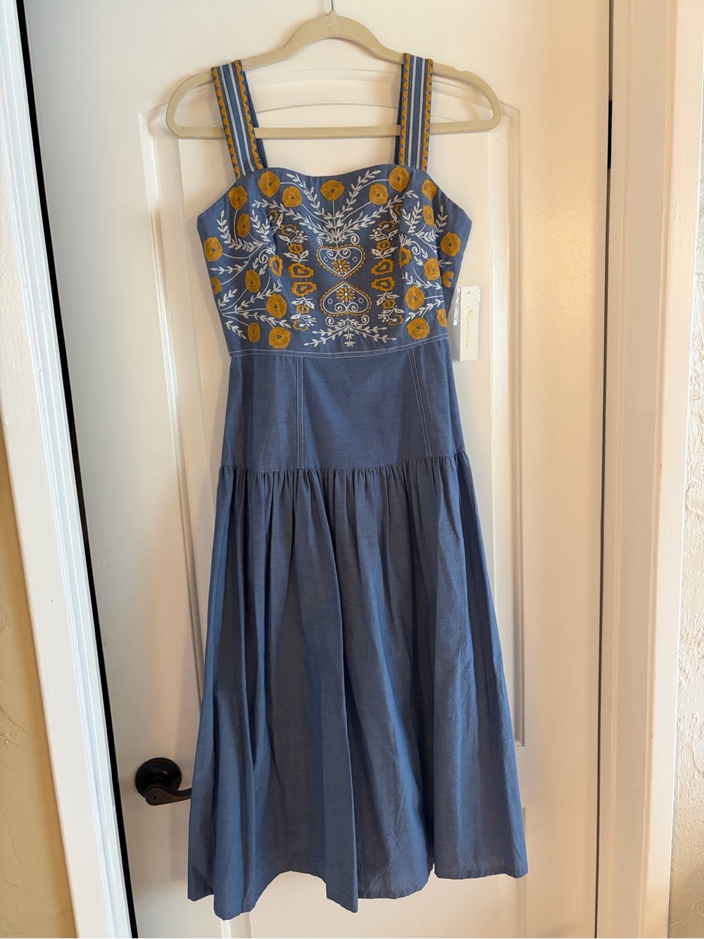 NWT Shoshanna Greta Embroidered Knee-Length Dress in Chambray Blue size 2